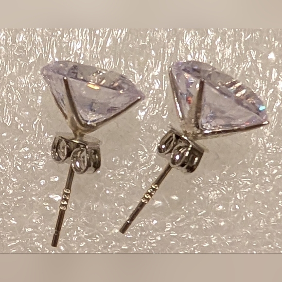 E-F grade stud earrings - Picture 1 of 6
